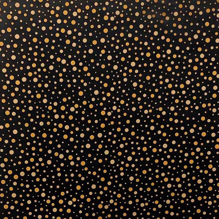 Geschenkpapier mit spiegelglänzenden Goldpunkten auf mattschwarzem Hintergrund.
 